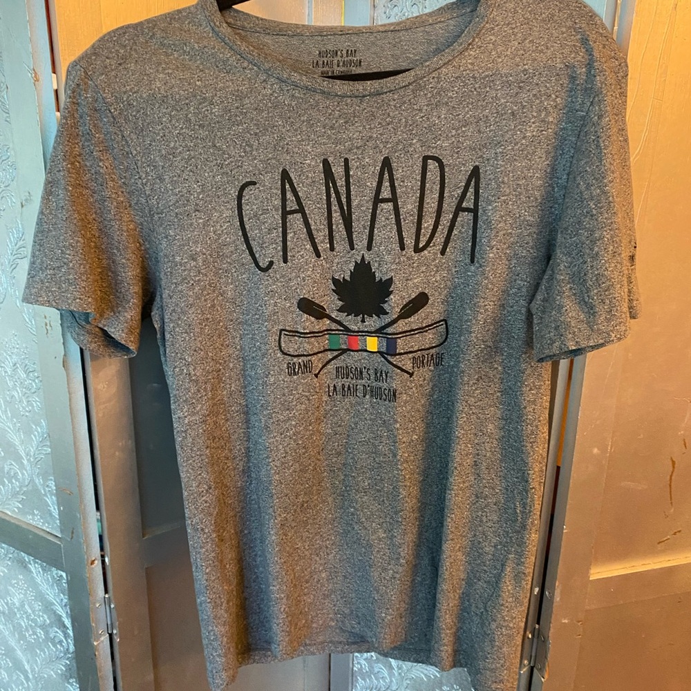 HUDSON'S BAY HBC STRIPES CANADA / MAPLE LEAF / CANOE MEN'S T-SHIRT**SIZE Small